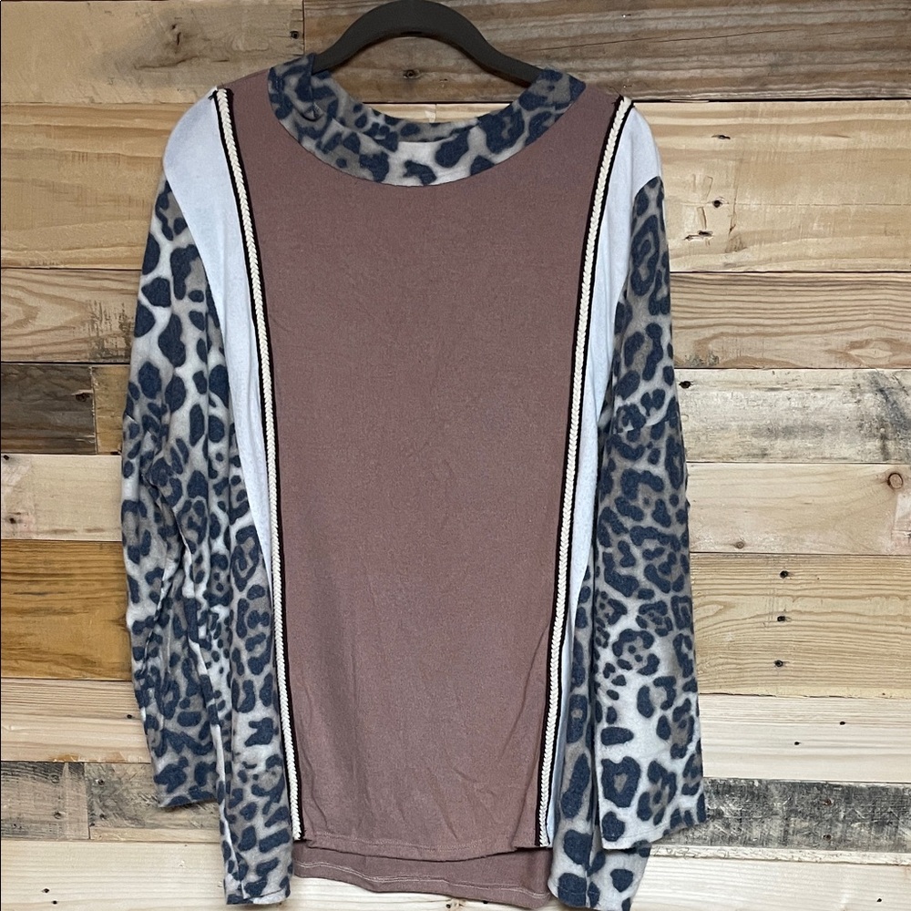 Hailey & Co size Large Leopard Sleeve Colorblock Soft Top - Mauve, Brown, Gray